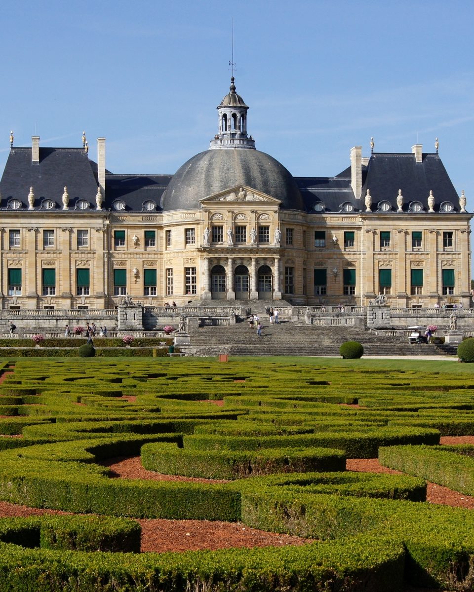 The château of Vaux-le-Vicomte above its formal gardens
